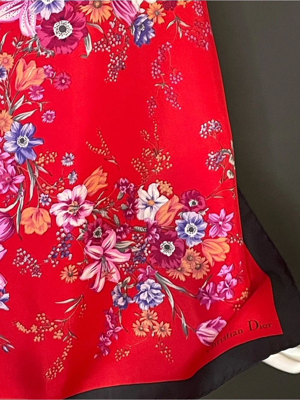 Stunning Christian Dior Silk Scarf 26 In Sq Very Good Condition - Picture 6 of 10